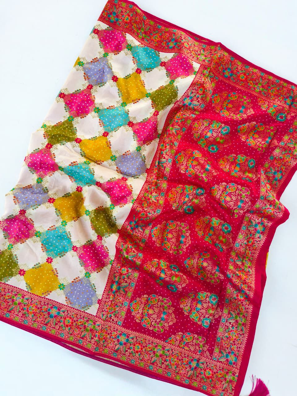 Fresh Arrival ❤️ Pure Moonga Viscose Bandhani Print Saree with Meenakari Border